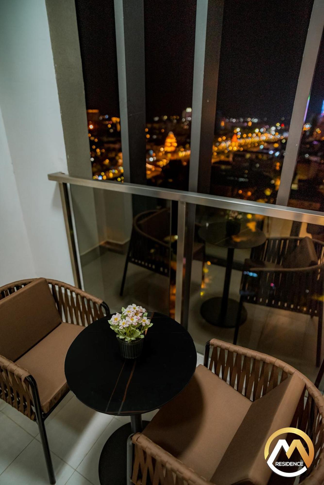 Hotel Serviced Apartments Top One Infinity Pool With View Of 360 Degree Phnom Penh Exterior photo