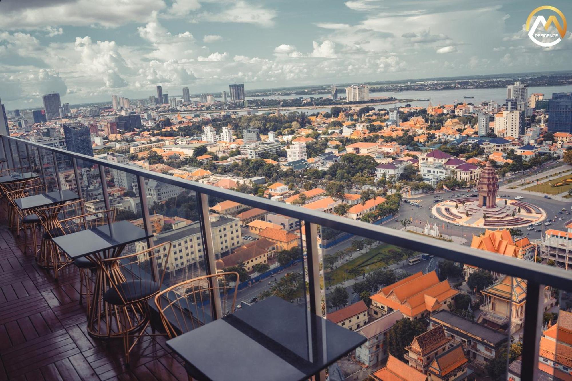 Hotel Serviced Apartments Top One Infinity Pool With View Of 360 Degree Phnom Penh Exterior photo